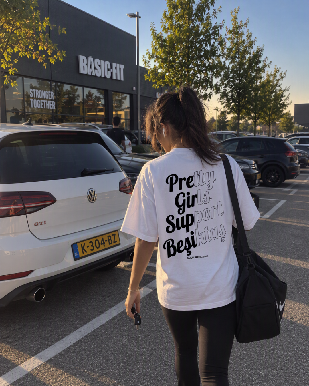 Pretty Girls Support Besiktas Oversized T-Shirt